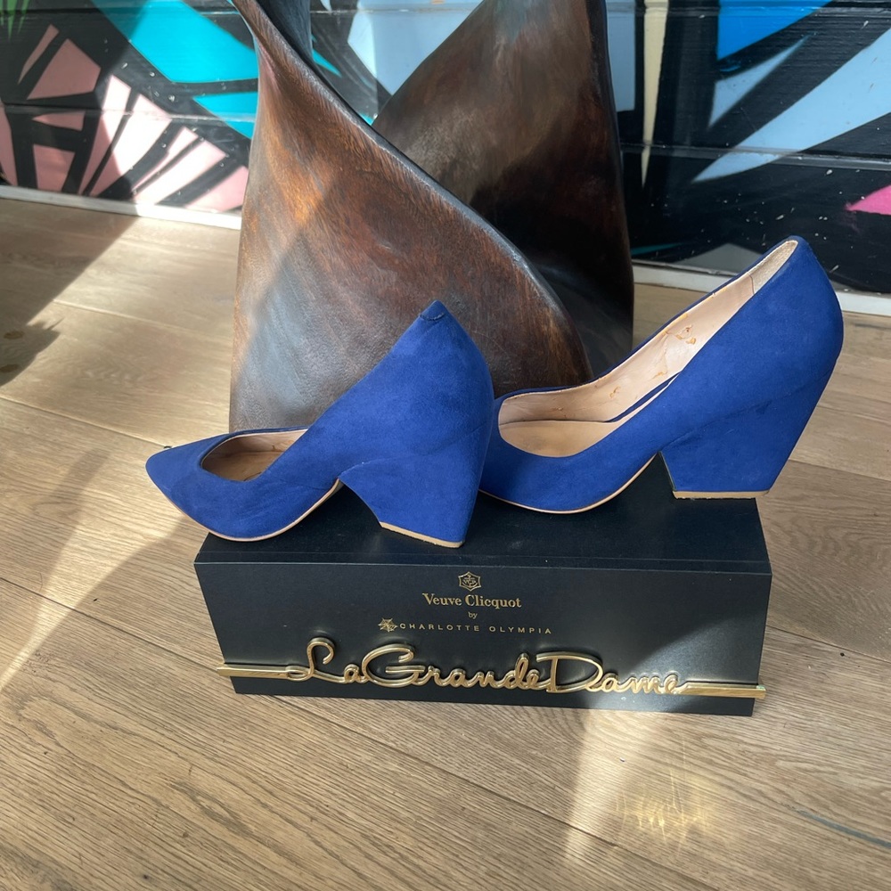 Blue Suede heels from Pour la Victoire! - Picture 6 of 9